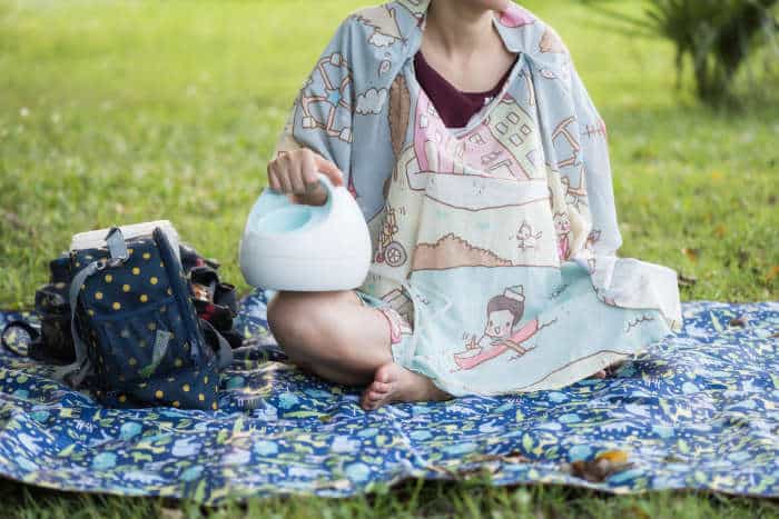 woman in a part with an electric breast pump and bag